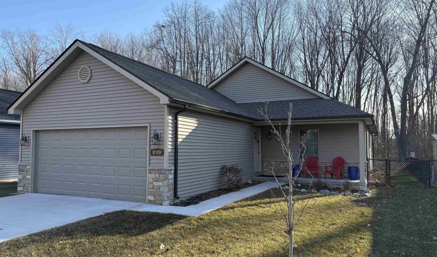 9309 Oakdale St, Algonac, MI 48001 - 3 Beds, 2 Bath