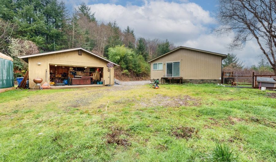 20426 WHALESHEAD Rd, Brookings, OR 97415 - 5 Beds, 2 Bath