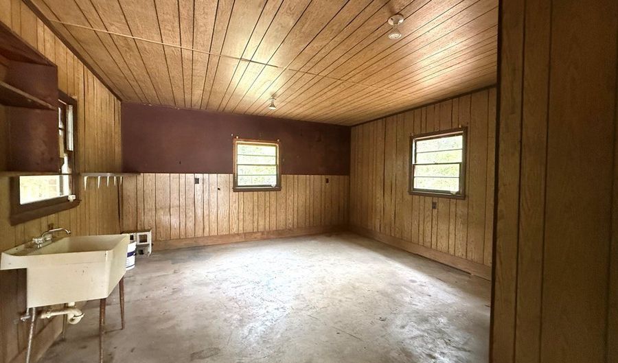 220 High St, Adel, GA 31620 - 3 Beds, 1 Bath