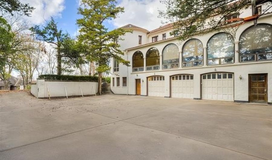 2400 Terrace Dr, Bartlesville, OK 74006 - 7 Beds, 9 Bath