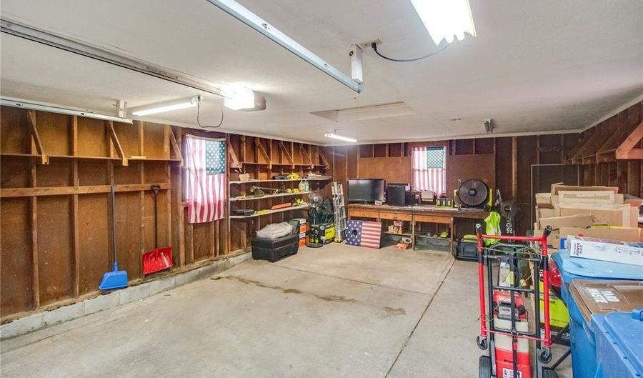 236 Alben St, Alton, IL 62002 - 2 Beds, 2 Bath