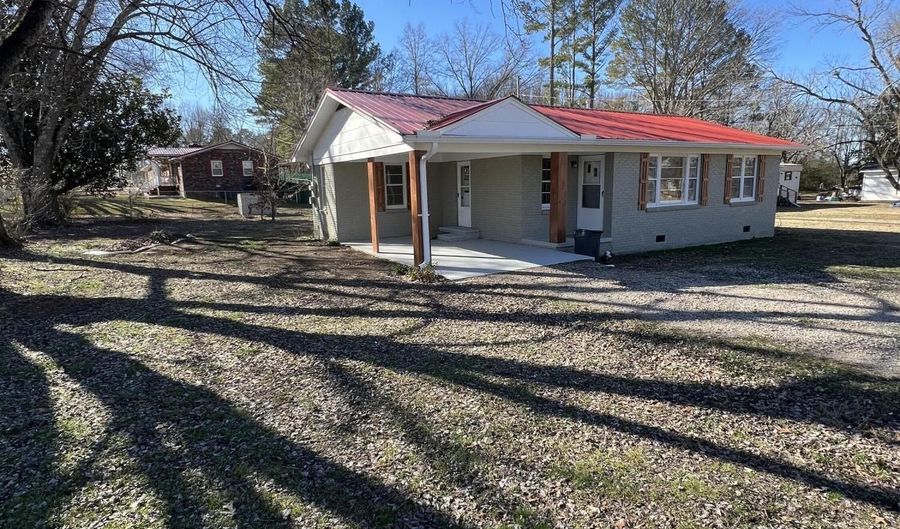 2094 Old Stage Rd, Adamsville, TN 38310 - 2 Beds, 1 Bath
