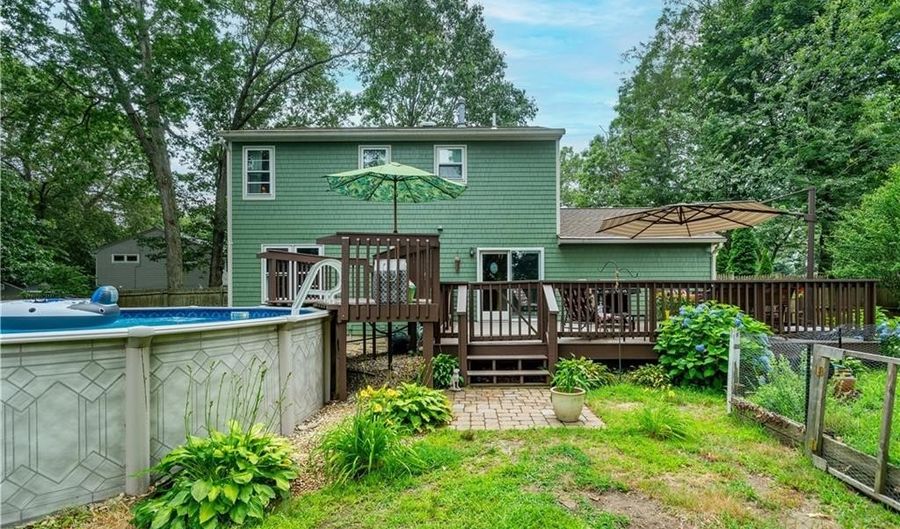 65 Jeri Lynn Cir, Warwick, RI 02886 - 3 Beds, 3 Bath