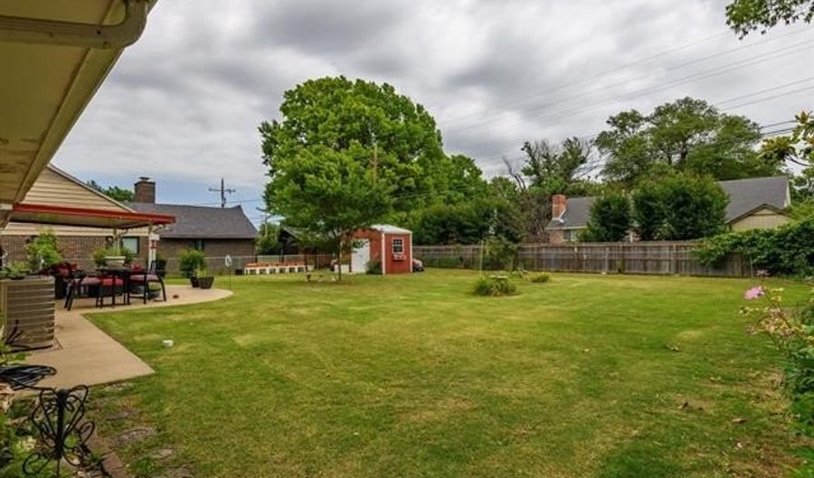 1122 Greystone Ave, Bartlesville, OK 74006 - 3 Beds, 2 Bath