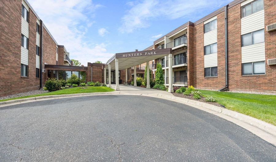 4 Pine Tree Dr 212, Arden Hills, MN 55112 - 1 Beds, 1 Bath