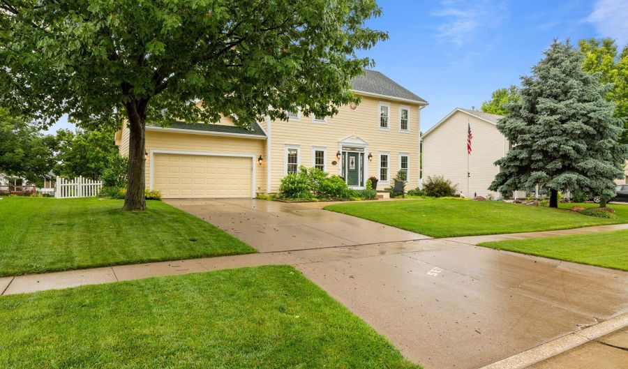 1214 Sandalwood Ct SW, Altoona, IA 50009 - 4 Beds, 3 Bath