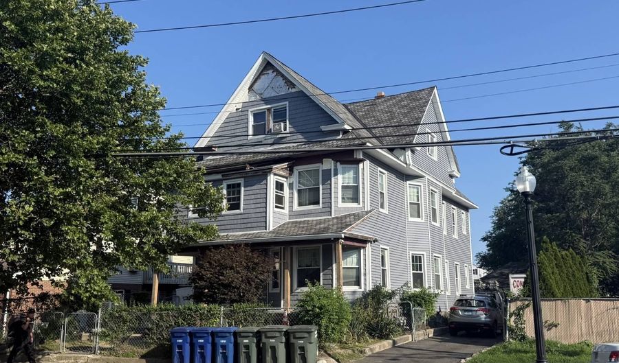 356-358 Connecticut Ave, Bridgeport, CT 06607 - 8 Beds, 3 Bath