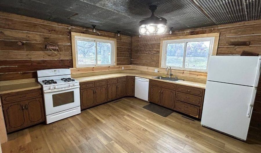 658 County Road 1000 N, Albion, IL 62806 - 4 Beds, 2 Bath