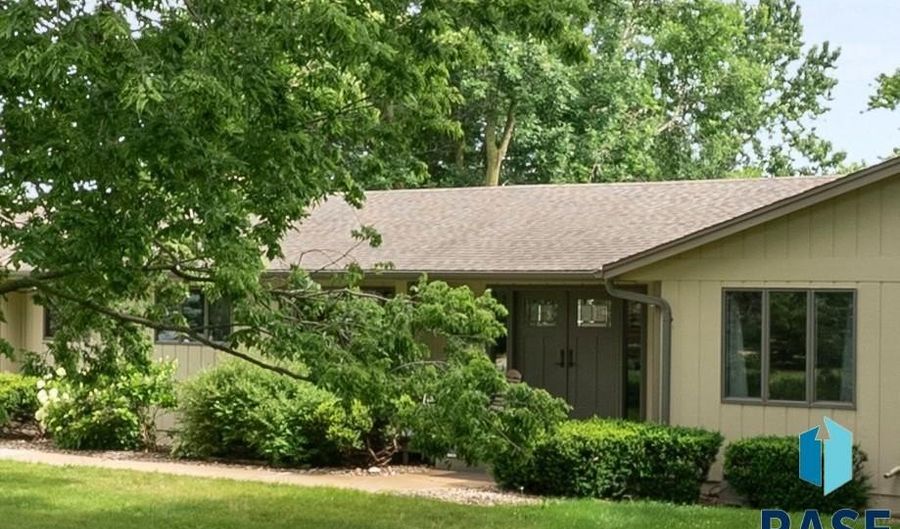 2908 N Oak Rd, Brandon, SD 57005 - 5 Beds, 4 Bath