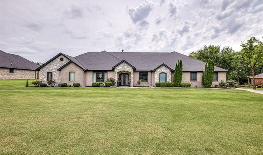 24328 N 3967 Rd, Bartlesville, OK 74006 - 5 Beds, 4 Bath