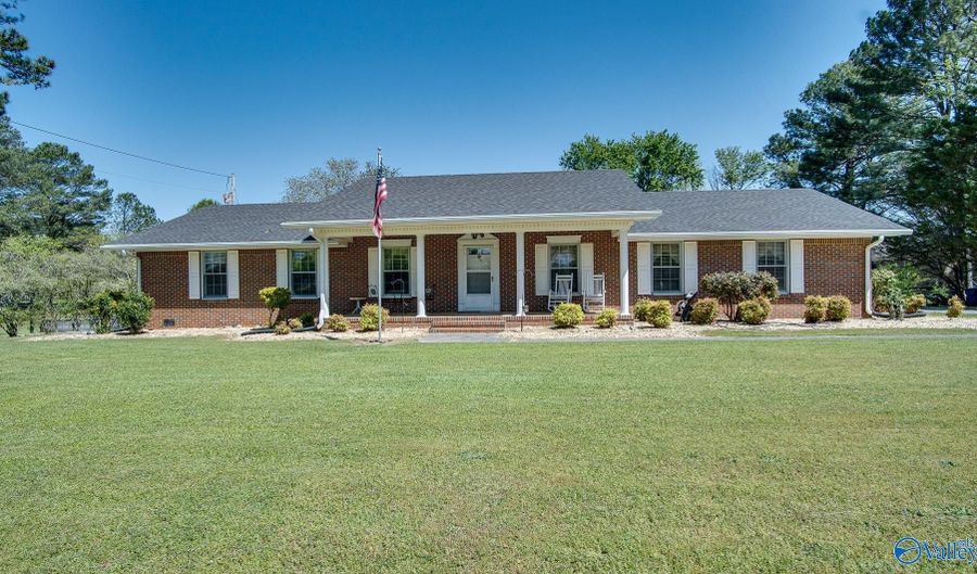 903 W Main St, Albertville, AL 35976 - 3 Beds, 2 Bath