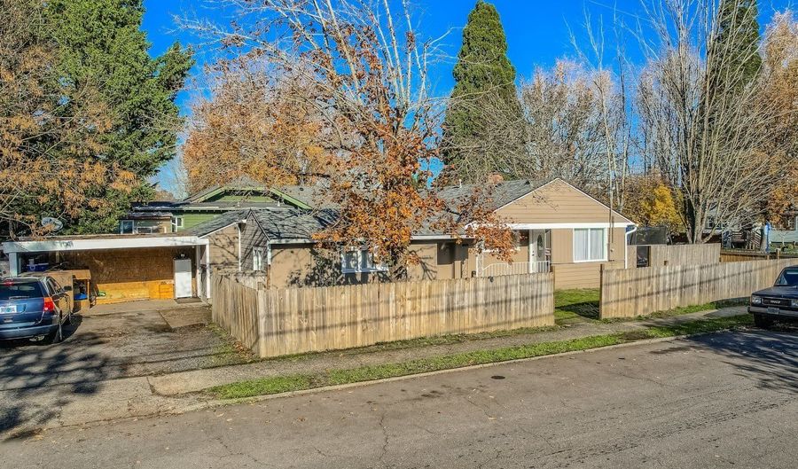 12025 SW 9TH St, Beaverton, OR 97005 - 3 Beds, 1 Bath