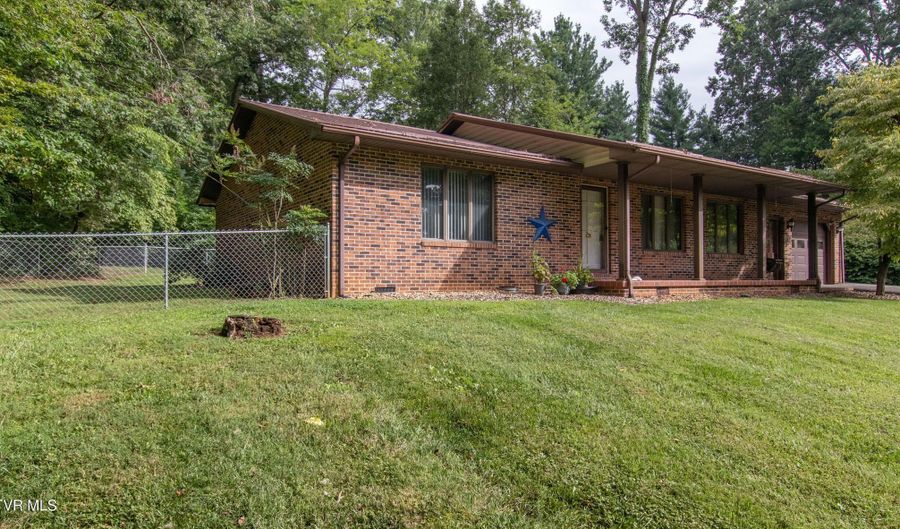 17183 Dogwood Dr, Abingdon, VA 24210 - 2 Beds, 3 Bath