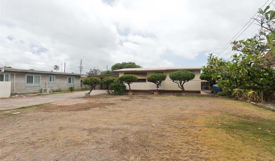 949 Lehua Ave A, Pearl City, HI 96782 - 5 Beds, 2 Bath