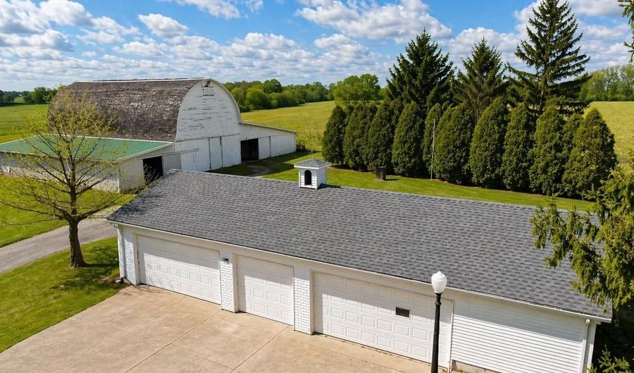 5772 County Road 11A Rd, Auburn, IN 46706 - 5 Beds, 4 Bath