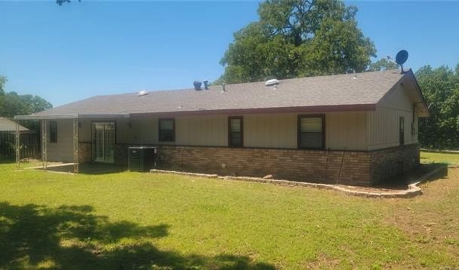 1034 Oak, Ada, OK 74820 - 4 Beds, 3 Bath