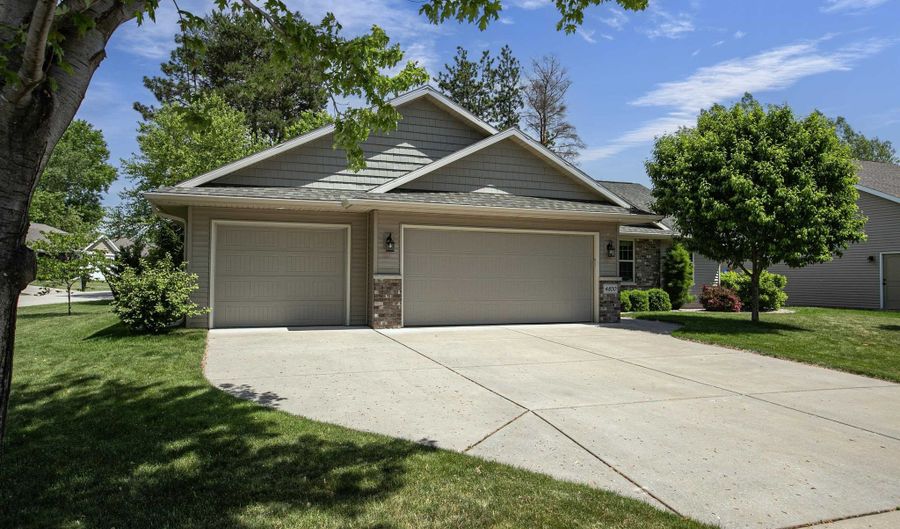 4800 N INDIGO Ln, Appleton, WI 54913 - 3 Beds, 2 Bath