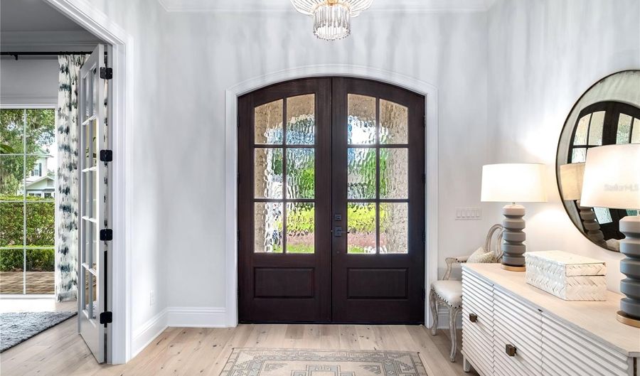 607 STETSON St, Orlando, FL 32804 - 4 Beds, 4 Bath