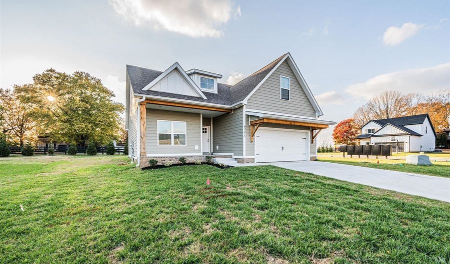 6458 Summer Shade Cir, Alvaton, KY 42122 - 5 Beds, 3 Bath