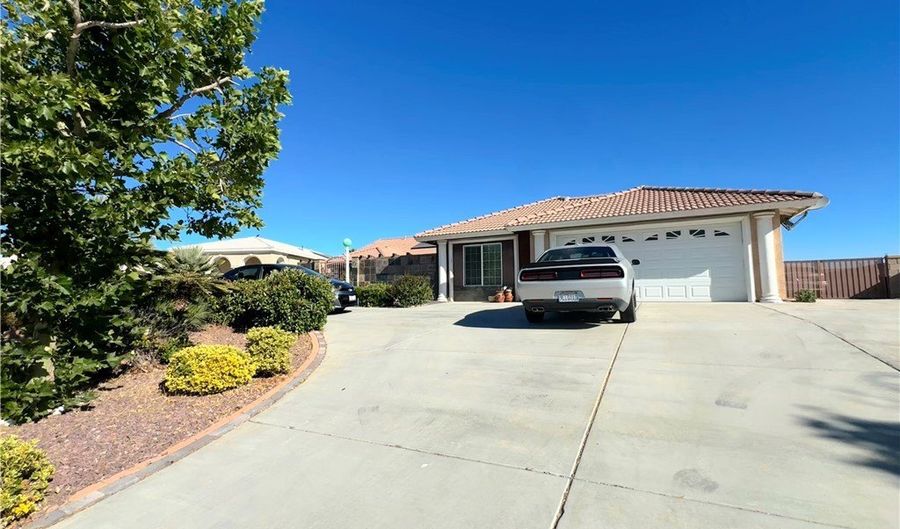 20284 Majestic Dr, Apple Valley, CA 92308 - 5 Beds, 4 Bath