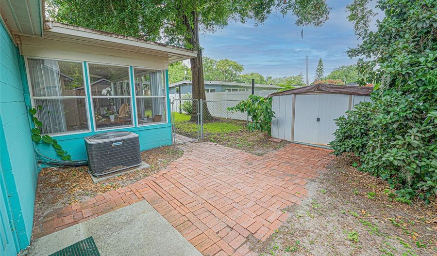 640 ROBERTA Ave, Orlando, FL 32803 - 3 Beds, 2 Bath