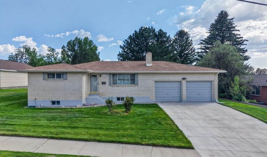 420 Taylor St, American Falls, ID 83211 - 5 Beds, 2 Bath