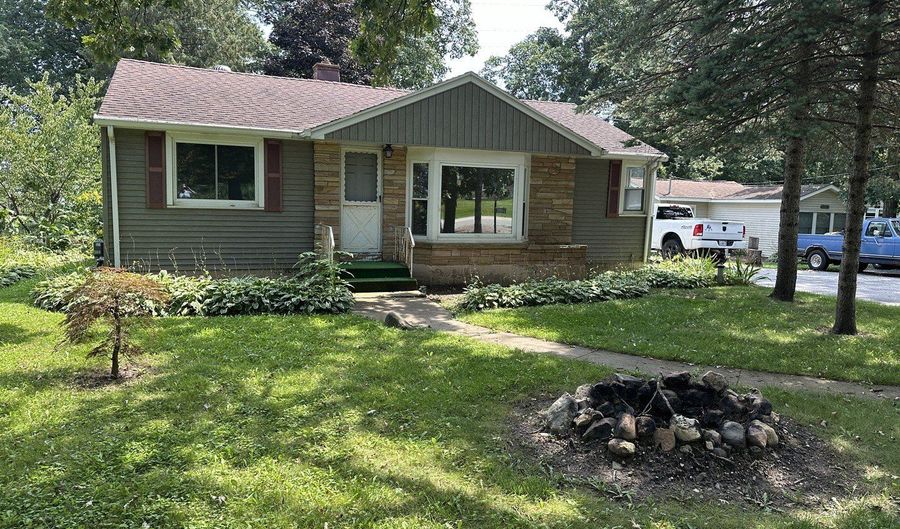 40541 N ROUTE 83, Antioch, IL 60002 - 3 Beds, 2 Bath