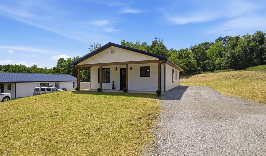 805 Ward St, Ava, MO 65608 - 3 Beds, 2 Bath