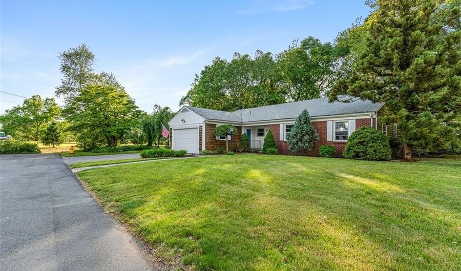 37 Beaumont St, East Providence, RI 02916 - 3 Beds, 2 Bath