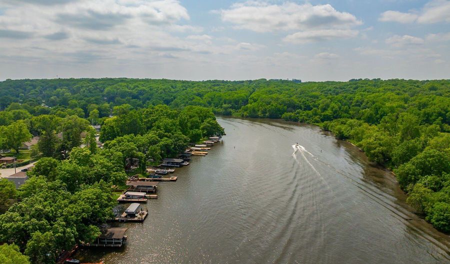 9704 Captains Dr, Algonquin, IL 60102 - 4 Beds, 3 Bath