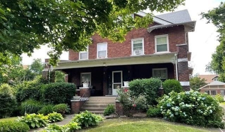 30 Casterton Ave N, Akron, OH 44303 - 2 Beds, 2 Bath