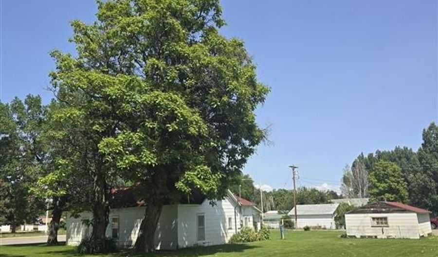717 W C St, Basin, WY 82410 - 2 Beds, 1 Bath