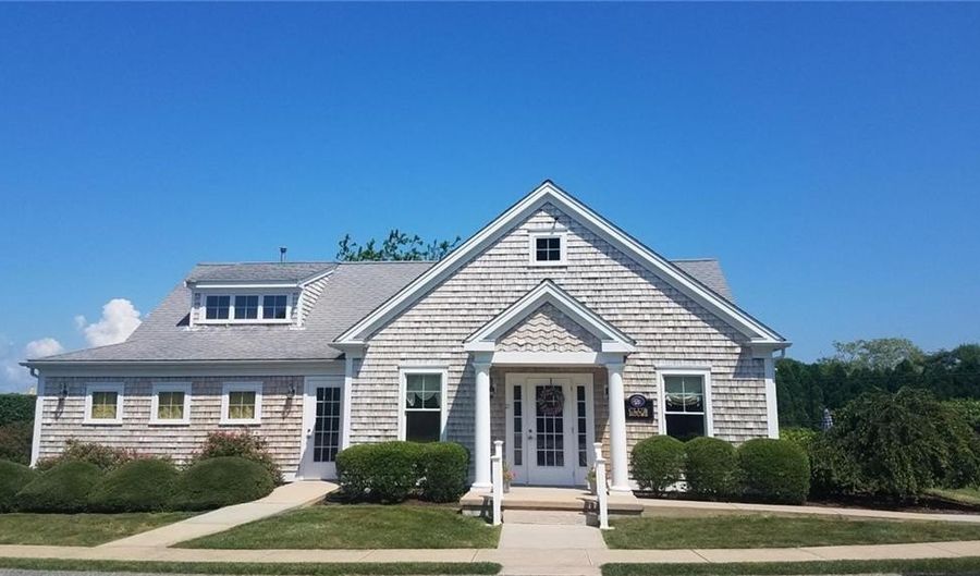 27 Sanderling Way, Middletown, RI 02842 - 2 Beds, 3 Bath