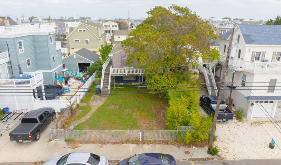 221 11th St, Beach Haven, NJ 08008 - 3 Beds, 1 Bath