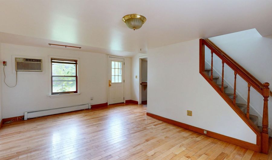 17 Convent Sq, Burlington, VT 05401 - 3 Beds, 1 Bath