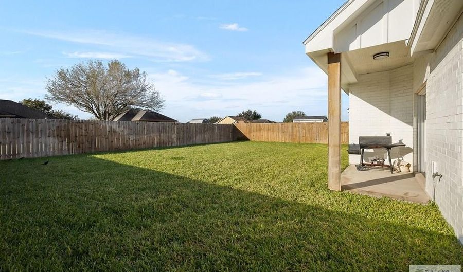 527 HUNTER Dr, Alamo, TX 78516 - 4 Beds, 3 Bath