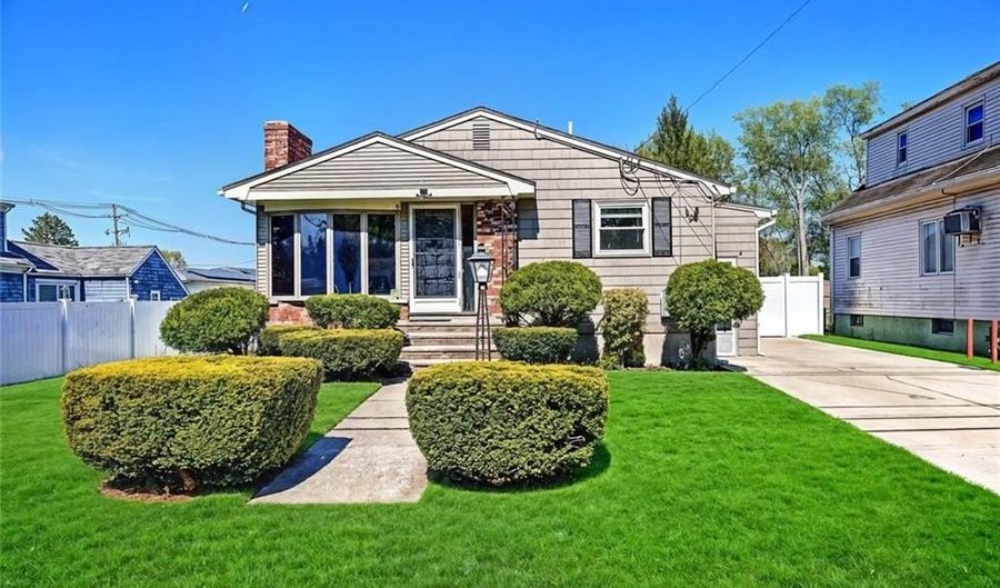 8 Ashby St, Johnston, RI 02919 - 4 Beds, 2 Bath