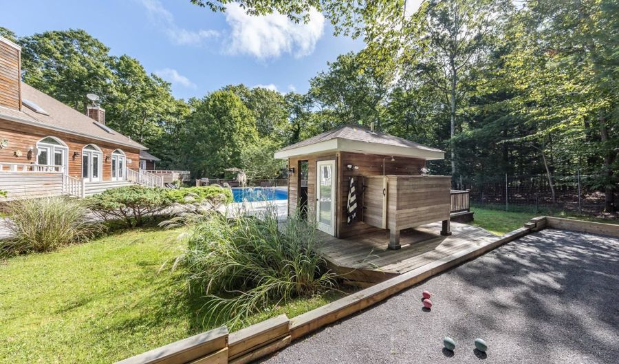 16 Woodedge Cir, Amagansett, NY 11930 - 4 Beds, 5 Bath