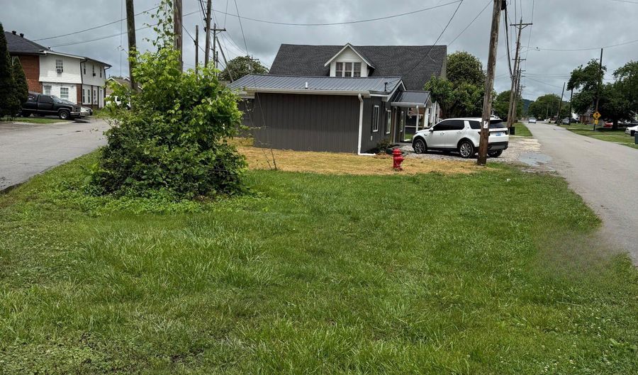 161 S Allison Ave, Barbourville, KY 40906 - 3 Beds, 2 Bath