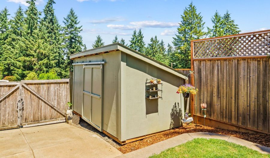 87957 10TH St, Veneta, OR 97487 - 4 Beds, 2 Bath