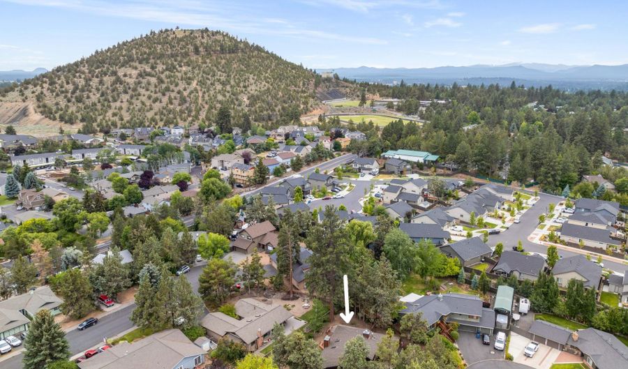 1869 NE Moonglow Ct, Bend, OR 97701 - 4 Beds, 2 Bath