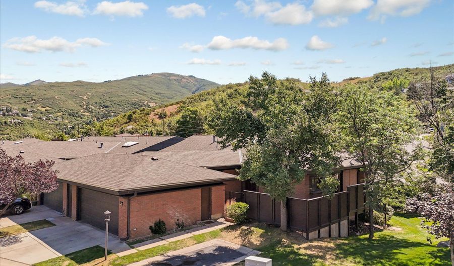 2285 S RIDGEWOOD E, Bountiful, UT 84010 - 5 Beds, 1 Bath