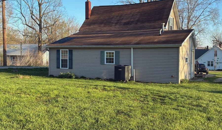 5421 N Riverside Rd, Attica, IN 47918 - 2 Beds, 1 Bath