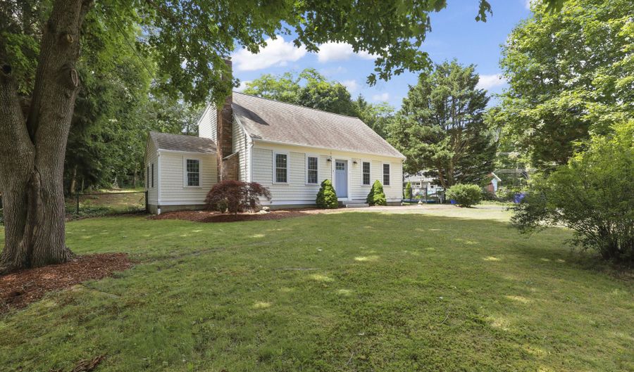 4 Thom Ave, Bourne, MA 02532 - 3 Beds, 2 Bath