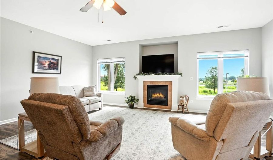 1092 Walnut Ave 117 Bld E, Riverside, IA 52327 - 2 Beds, 2 Bath