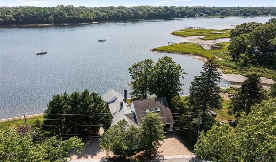 166 New Meadow Rd, Barrington, RI 02806 - 3 Beds, 3 Bath