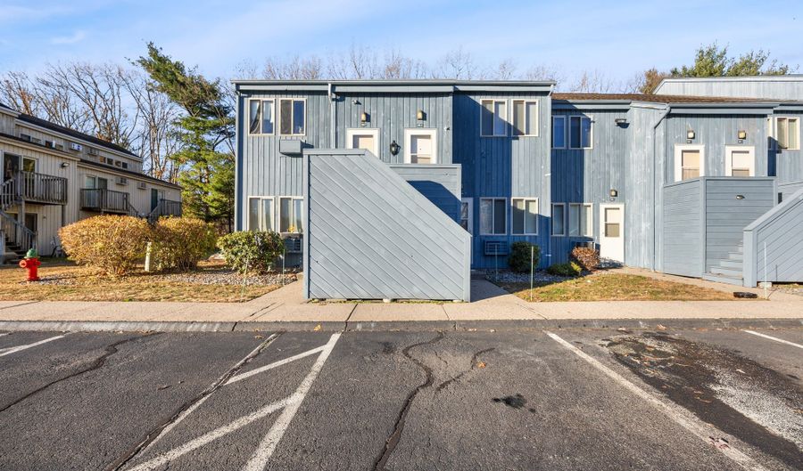 426 Emmett St APT N, Bristol, CT 06010 - 2 Beds, 1 Bath