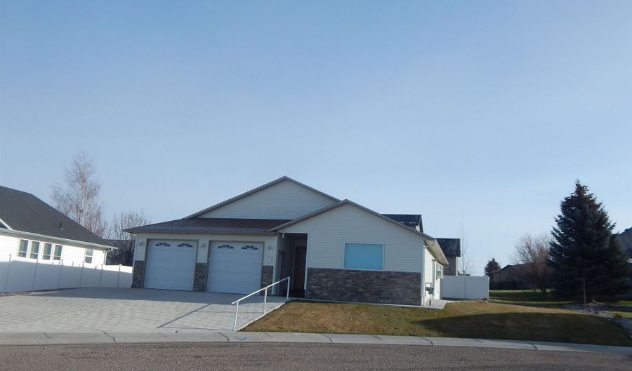 111 Sunset Ln, American Falls, ID 83211 - 3 Beds, 2 Bath