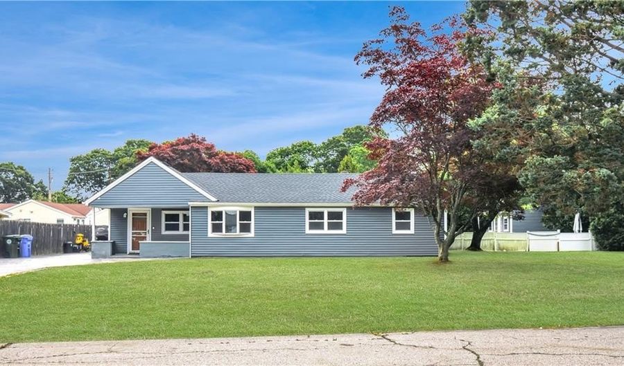 6 Sweeney Ln, Bristol, RI 02809 - 3 Beds, 1 Bath