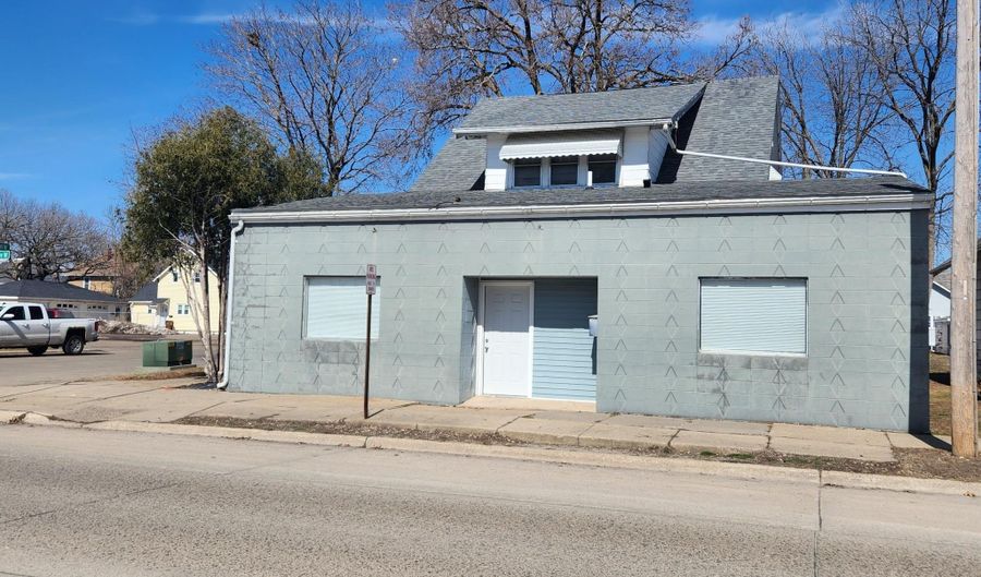 1110 W Oakland Ave, Austin, MN 55912 - 5 Beds, 3 Bath